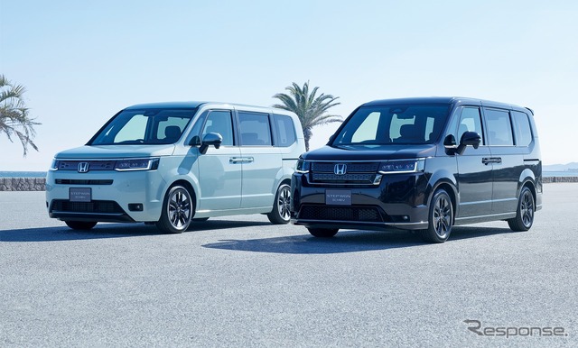 ホンダ ステップワゴン e:HEV、左がエアー、右がスパーダ