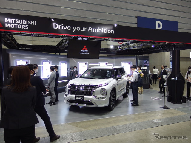 三菱アウトランダーPHEV(人とくるまのテクノロジー2022)