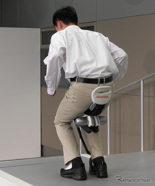 ホンダ歩行アシスト 体重支持型…体が5%軽くなる?