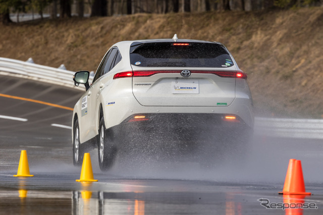 トヨタ ハリアーに装着したミシュラン プライマシーSUV+でウェット性能を試す