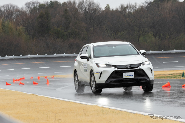 トヨタ ハリアーに装着したミシュラン プライマシーSUV+でウェット性能を試す