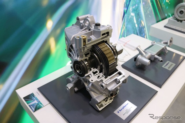 今後のBセグ電動車市場を見据えたボルグワーナーの小型iDM(人とくるまのテクノロジー2022)
