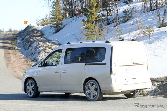 VW キャディ PHEV ロングホイールベース仕様のプロトタイプ（スクープ写真）