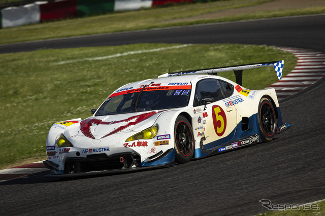 GT300クラス2位の#5 マッハ車検 エアバスター MC86 マッハ号(冨林勇佑/平木玲次)