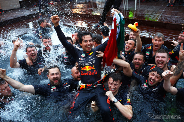今季のF1モナコGPで優勝したセルジオ・ペレス。2024年シーズンまでレッドブルに留まることが決まった。