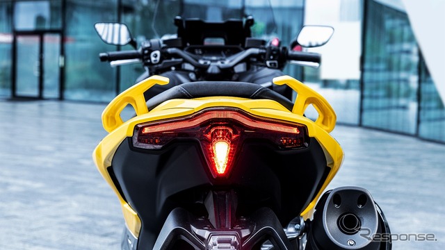 ヤマハ TMAX560 ABS(イエロー)