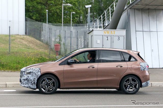メルセデスベンツ Bクラス 改良新型プロトタイプ(スクープ写真)