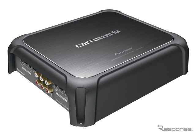 市販「外部パワーアンプ」の一例(カロッツェリア・GM-D8400)。
