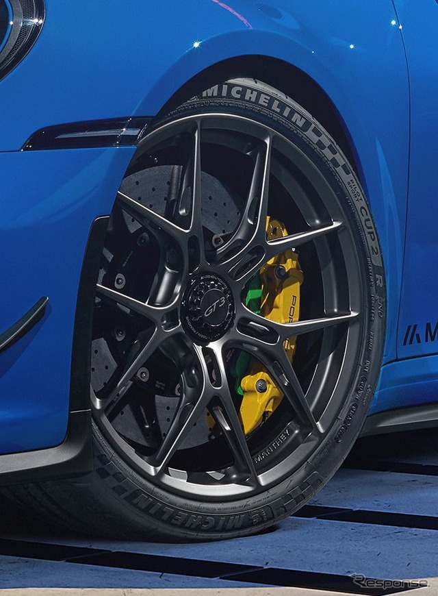 ポルシェ 911 GT3 新型の純正オプション「マンタイパフォーマンスキット」装着車