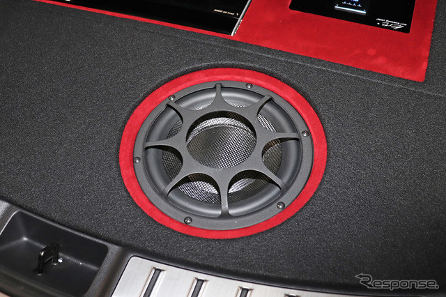 「DSP」を搭載したオーディオカーの一例(アークオーディオ・PS8-PRO、ジャンライン&パートナーズ・デモカー)。