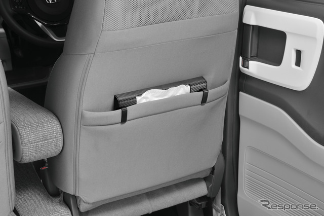 超薄型! 車内の雰囲気を損なわずに、すき間にすぽっと装備できるスリムなティッシュケースが新発売