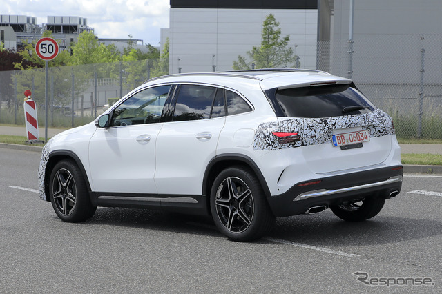 メルセデスベンツGLA 改良新型プロトタイプ(スクープ写真)