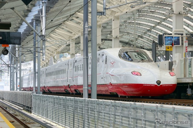 西九州新幹線の終点・長崎駅と『かもめ』用N700S。6月20日からは営業運行へ向けた訓練運転が始まる。