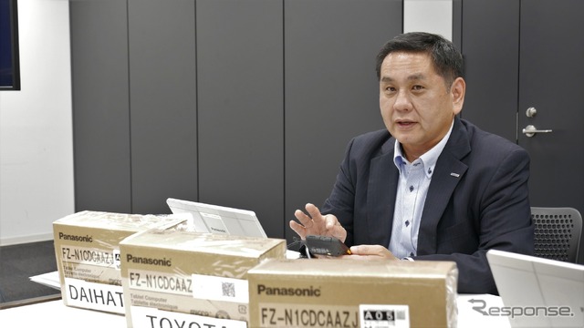 システムのデモを行いながら説明するパナソニック コネクトのモバイルソリューションズ事業部 事業開発部 Zetes事業課の里平利彦主幹