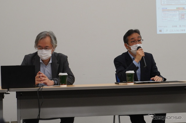 説明会を行う日本自動車会議所の山岡正博専務理事(右)と畠山太作常務理事