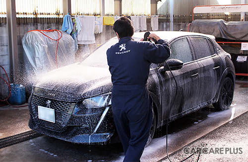 プロによる「手洗い洗車」で今年の汚れをスッキリ落とす!…イイツヤ 洗車の日