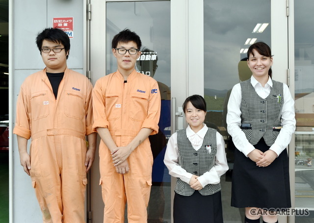 睦自動車の入社1、2年目の社員のみなさん