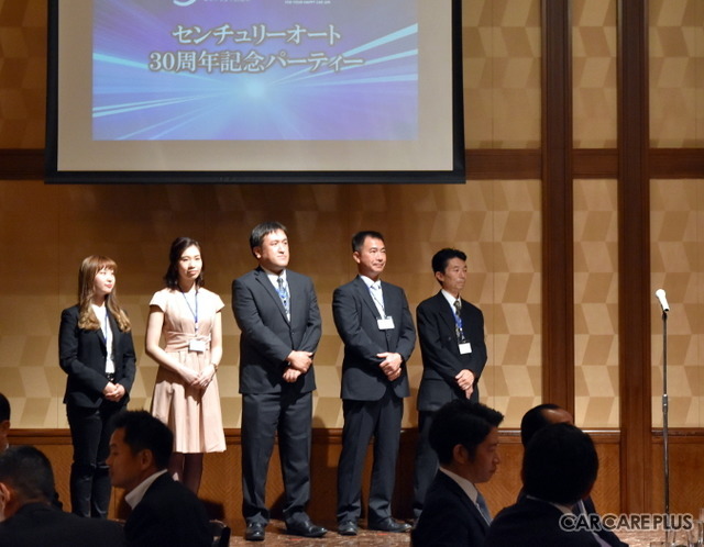 自社サービスを紹介する、各部門のリーダーたち