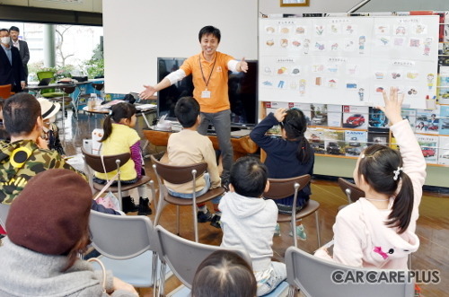 町のクルマ屋さんでお勉強？ 　家族みんなで「暮らしのヒント」を学ぶ… 奈良市・ガラージュモリ