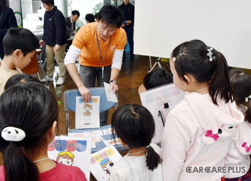 町のクルマ屋さんでお勉強？ 　家族みんなで「暮らしのヒント」を学ぶ… 奈良市・ガラージュモリ