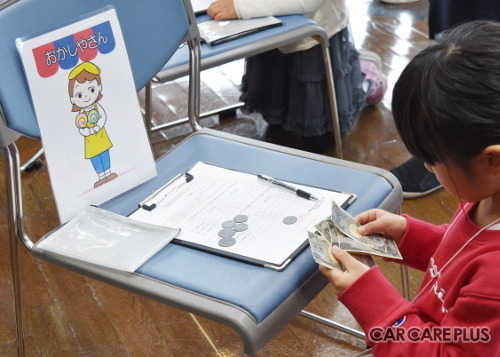 町のクルマ屋さんでお勉強? 家族みんなで「暮らしのヒント」を学ぶ… 奈良市・ガラージュモリ