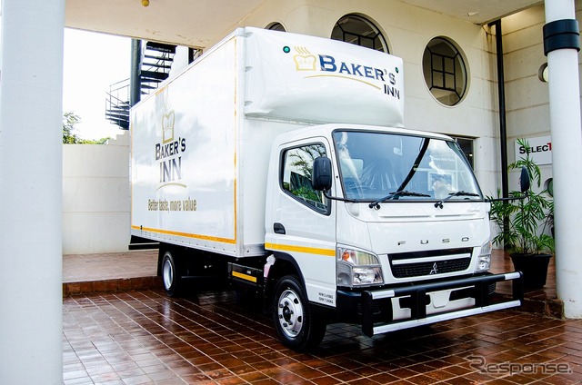 ベーカーズ・イン社に納車した小型トラック「キャンター」