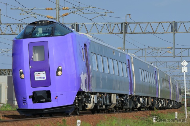 キハ261系5000番台「ラベンダー編成」。