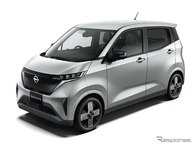 日産 サクラ:スターリングシルバー