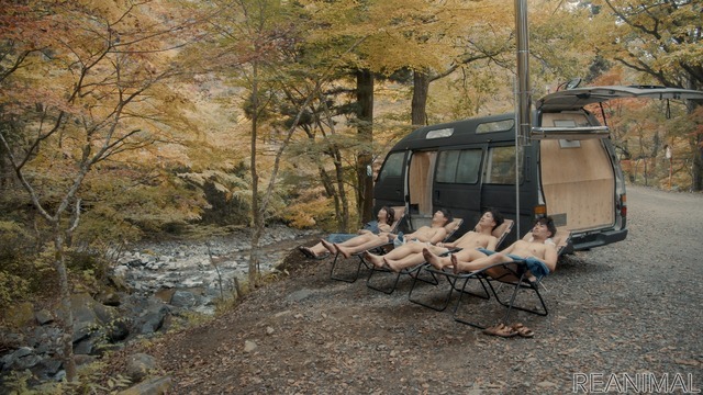 SAUNA JUNKY零号: 日産キャラバンの後部荷台に薪ストーブ含め“サウナ部屋”を搭載した自走型のサウナカー