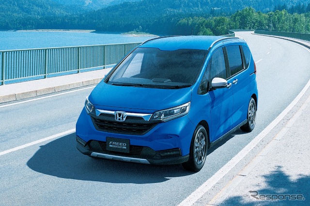 ホンダ フリード ハイブリッド クロスター(4WD)(プレミアムクリスタルブルー・メタリック)