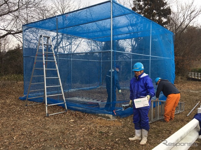 市島工場協働で岡山タイヤテストコースにオオムラサキのケージを建設 (2019年)