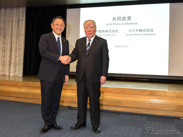 トヨタ自動車とスズキの共同会見(2016年10月、業務提携合意)