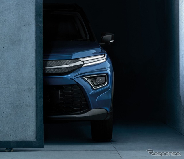 トヨタの新型SUVのティザー写真