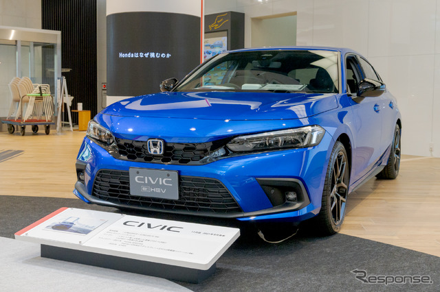7月1日に発売されたばかりの『CIVIC e:HEV』を展示。