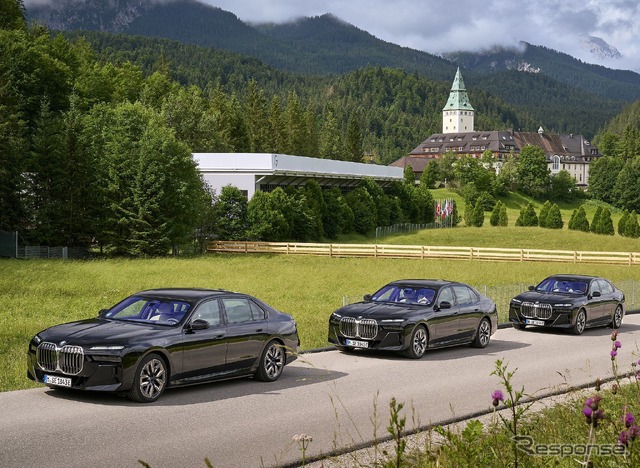 BMW i7 の「G7サミット」シャトルサービス車両
