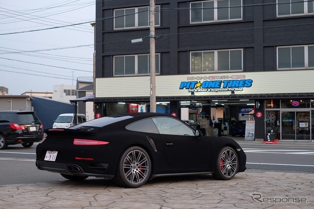 世界一黒い車(ポルシェ911)