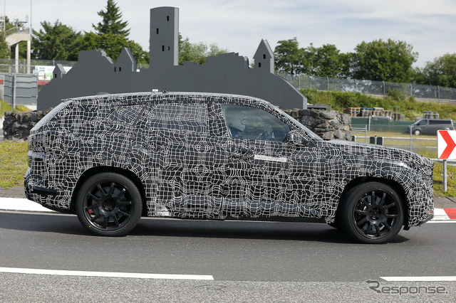 BMWの最高級SUV「XM」プロトタイプ(スクープ写真)