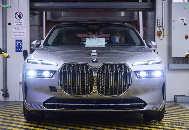 BMWのドイツ・ディンゴルフィン工場で生産を開始した i7