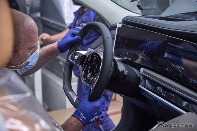 BMWのドイツ・ディンゴルフィン工場で生産を開始した i7