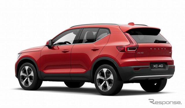 ボルボ XC40 アルティメット B4 AWD