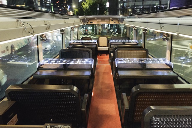 レストランバスの車内