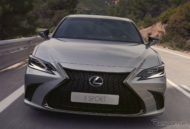 レクサス ES の2023年モデルの「Fスポーツデザイン」(欧州仕様)