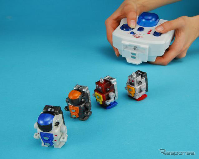 タカラトミー、世界最小の二足歩行ロボットを発売
