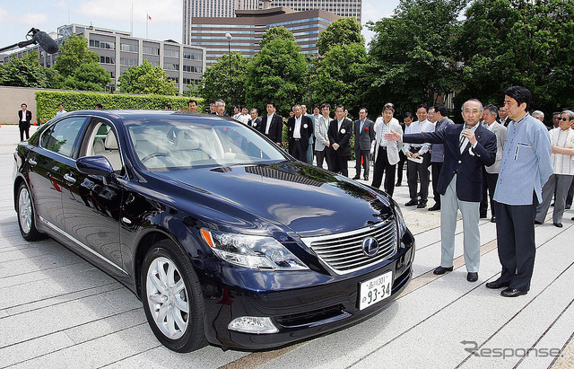 総理官邸における次世代自動車・燃料デモンストレーション（2007年06月）