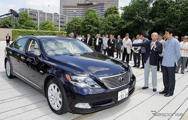 総理官邸における次世代自動車・燃料デモンストレーション(2007年06月)