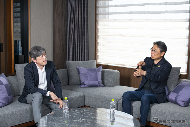 ジオテクノロジーズ 杉原博茂 代表取締役社長 CEO(右)とSUBARU Lab 柴田英司 所長(左)