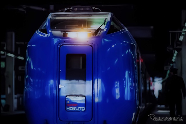 『スーパー北斗』時代のキハ281系900番台。試作車として登場したが健在。現在、側面のロゴは「FURICO281」になっているが、8月下旬頃からはキハ281-901をデビュー時の「HEAT281」に変更する。