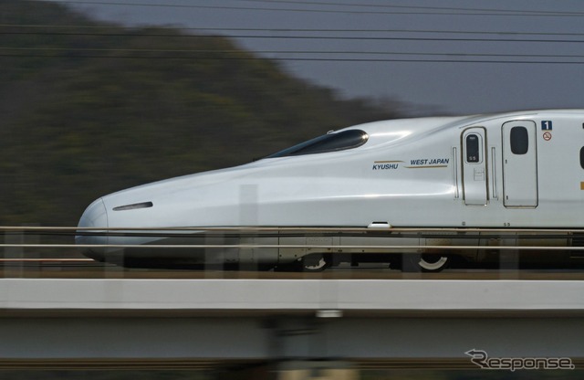 山陽新幹線を走る『みずほ』。