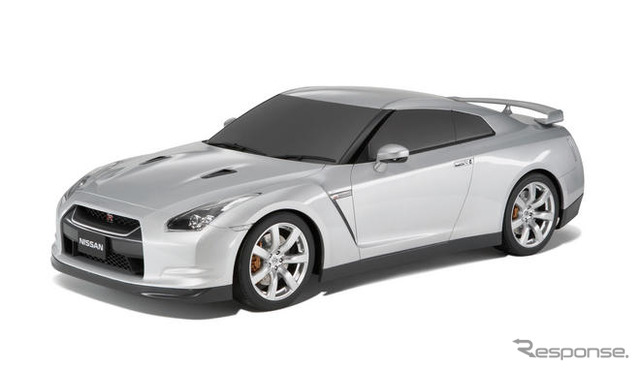 日産 GT-R 、オーナー限定でモデルカー発売　39万円