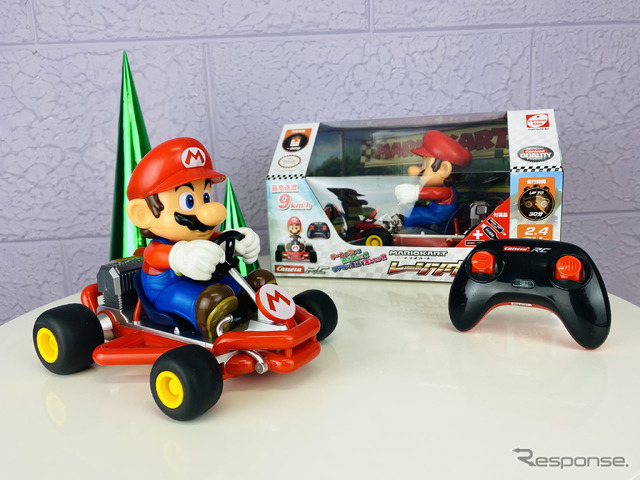 レーシングカート R/C マリオ　TM & (c) 2022 Nintendo